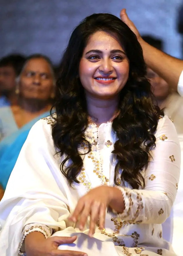 Anushka Shetty Wallpapers Long Hair Closeup Face Smiling